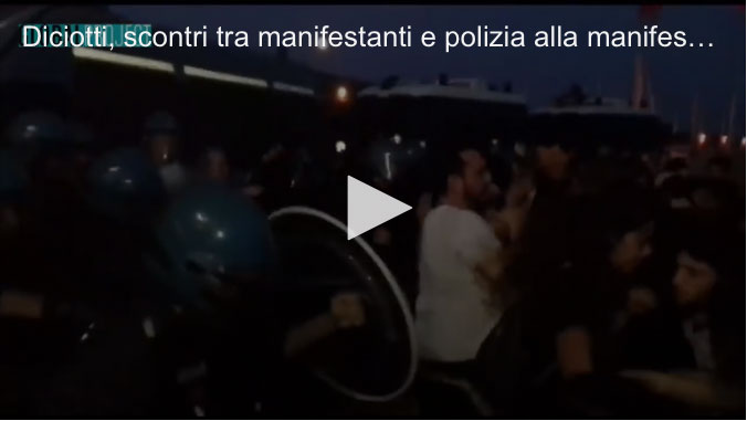 Diciotti, scontri tra manifestanti e polizia alla manifestazione